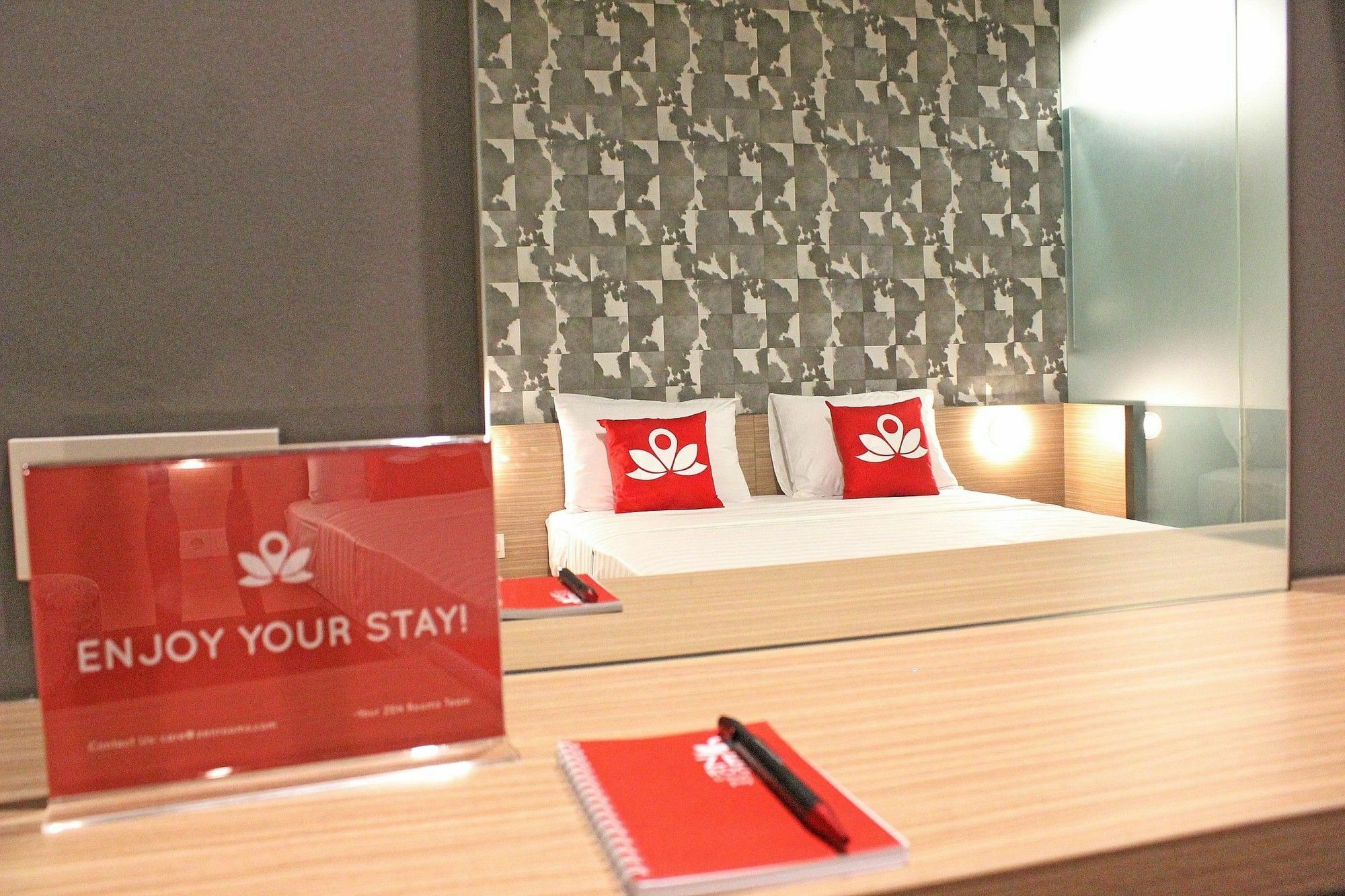 Hotel Zen Premium Sampoerna Strategic Square Giacarta Esterno foto