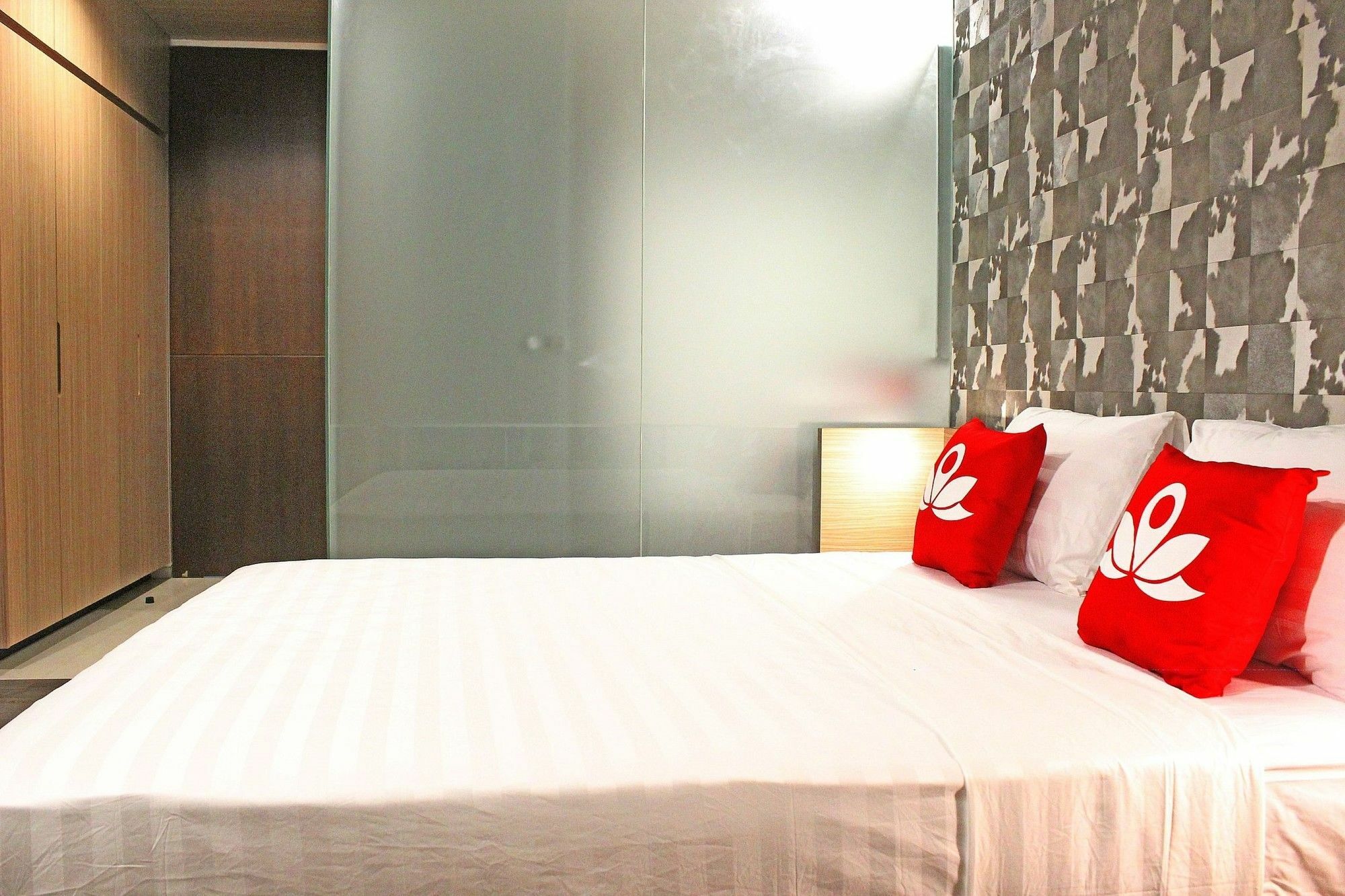 Hotel Zen Premium Sampoerna Strategic Square Giacarta Esterno foto