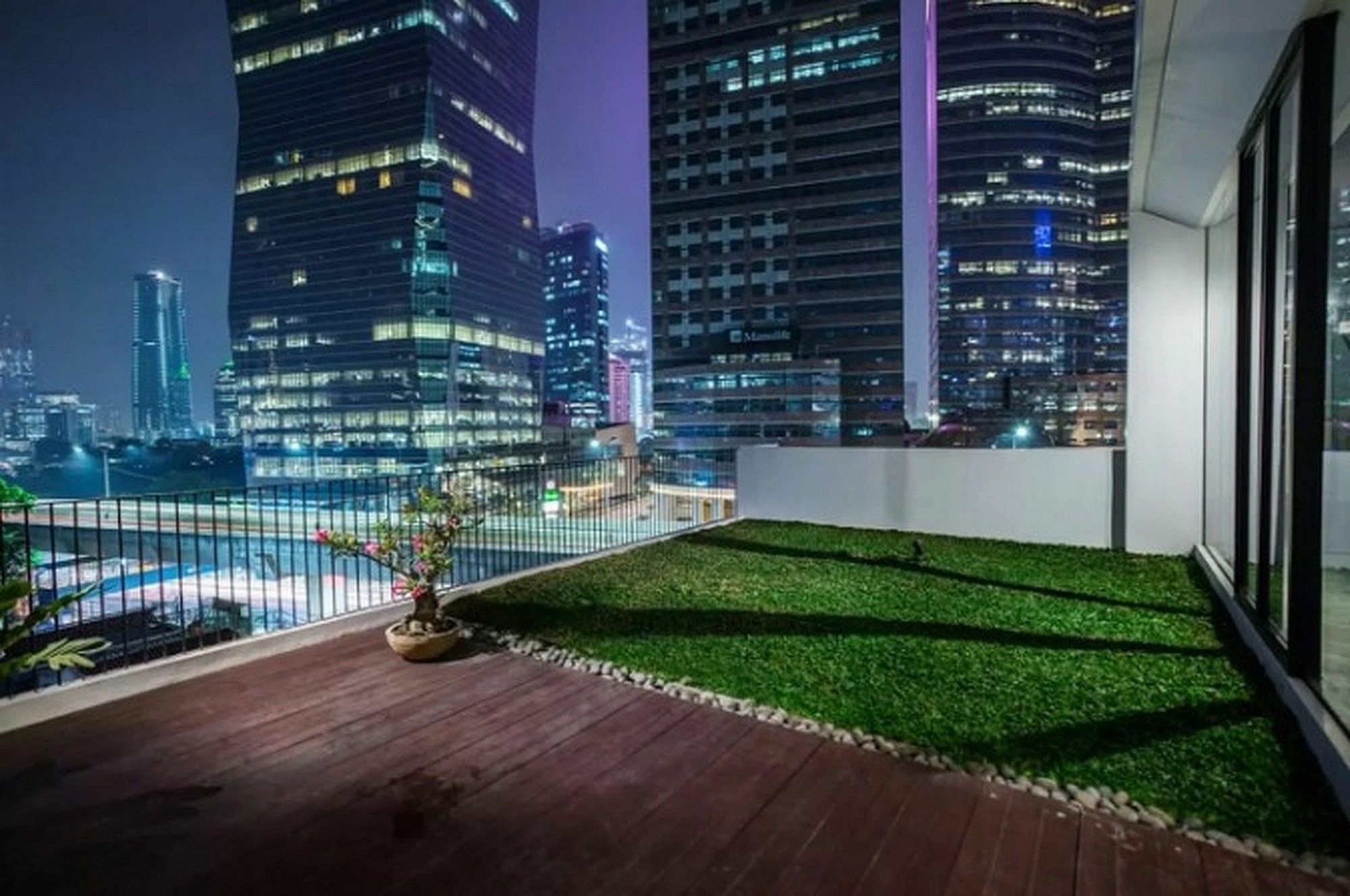 Hotel Zen Premium Sampoerna Strategic Square Giacarta Esterno foto