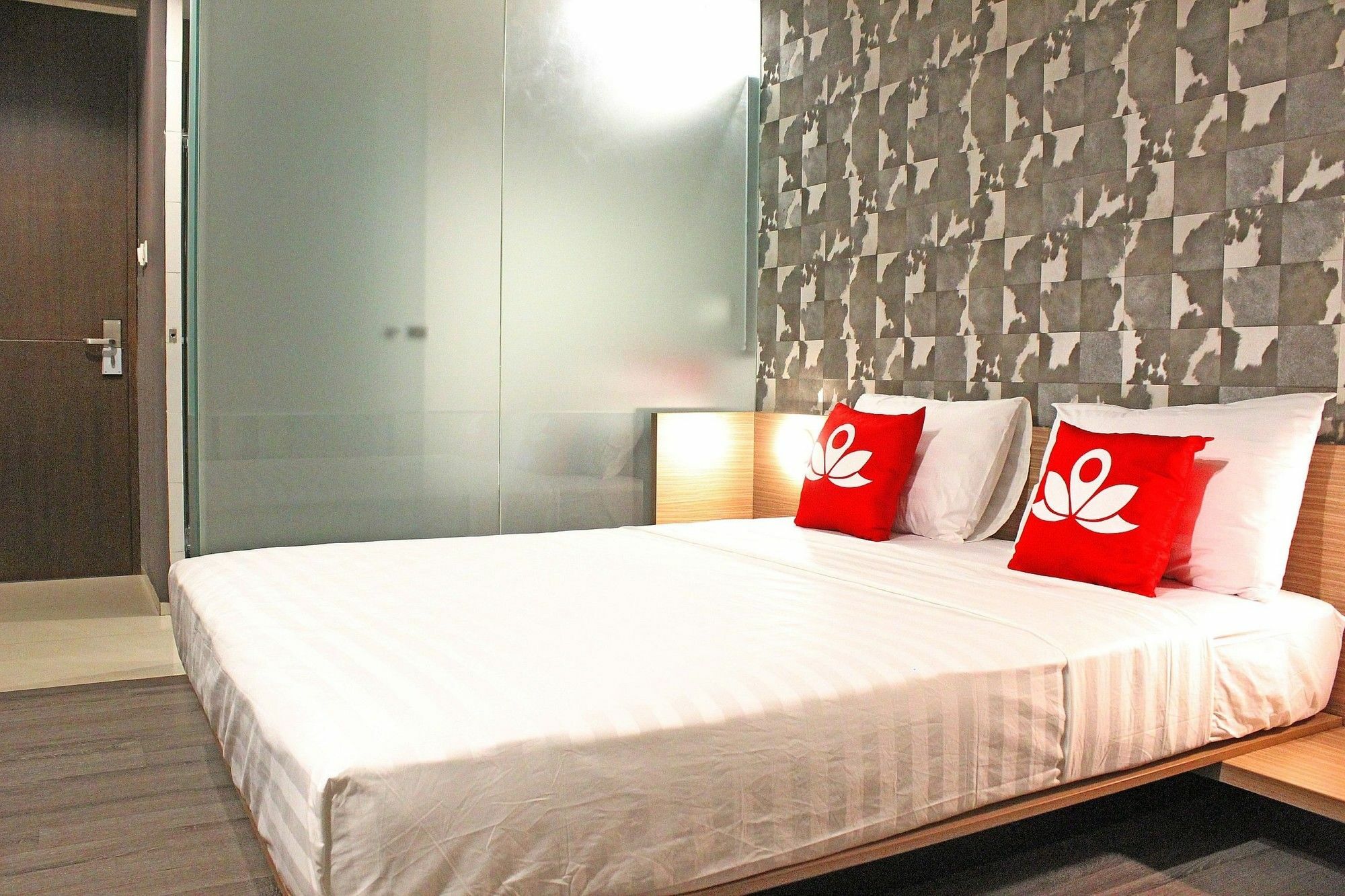 Hotel Zen Premium Sampoerna Strategic Square Giacarta Esterno foto