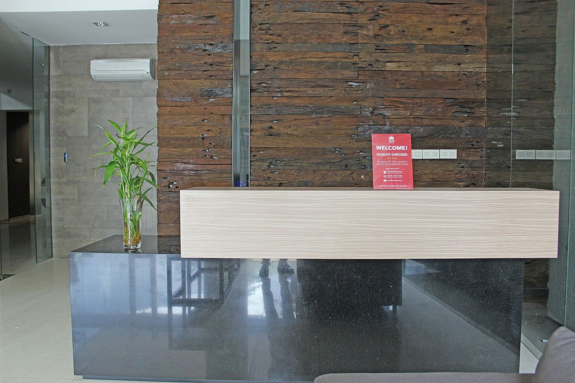 Hotel Zen Premium Sampoerna Strategic Square Giacarta Esterno foto
