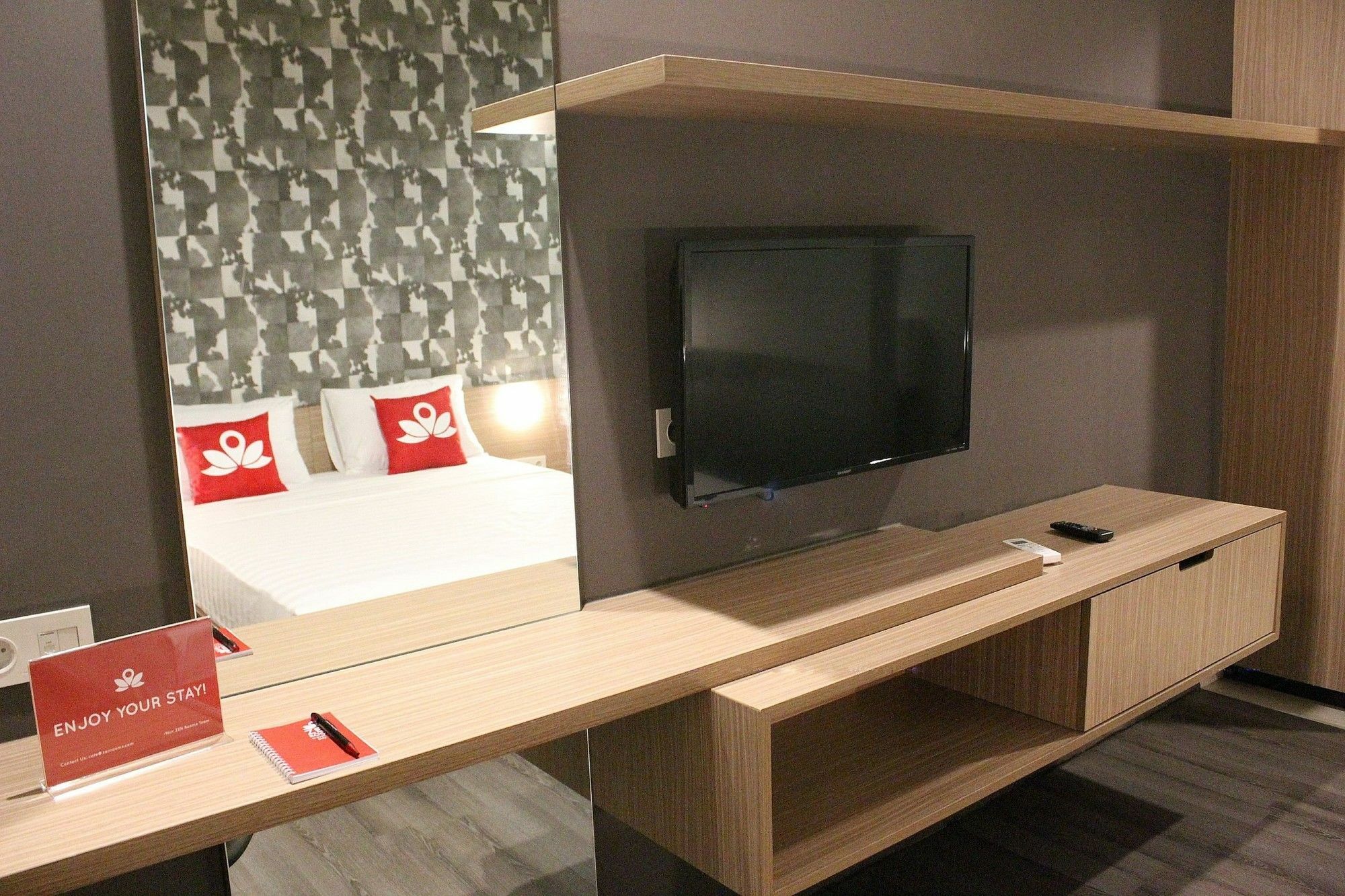Hotel Zen Premium Sampoerna Strategic Square Giacarta Esterno foto